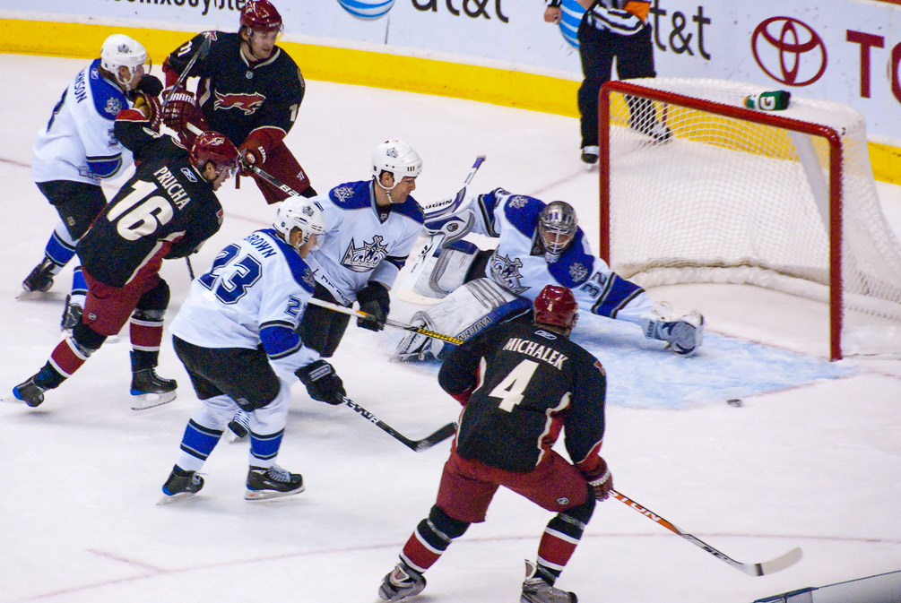 Coyotes-Canucks_1